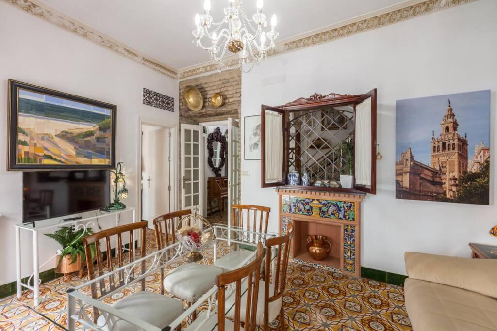 Pequeño palacete Calle Santas Patronas Sevilla Exterior foto