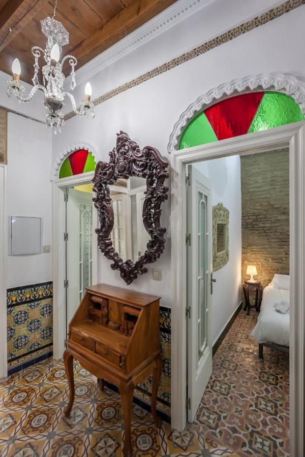 Pequeño palacete Calle Santas Patronas Sevilla Exterior foto
