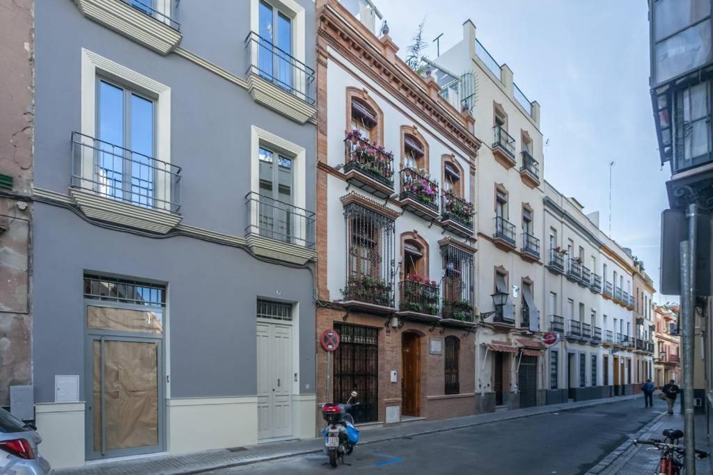 Pequeño palacete Calle Santas Patronas Sevilla Exterior foto